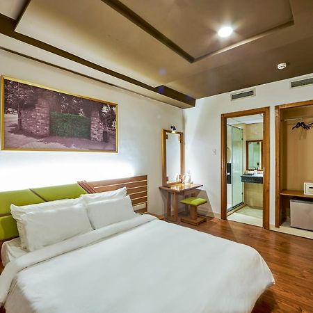 The Noble Swan Hotel Saigon Ho Chi Minh City Bagian luar foto