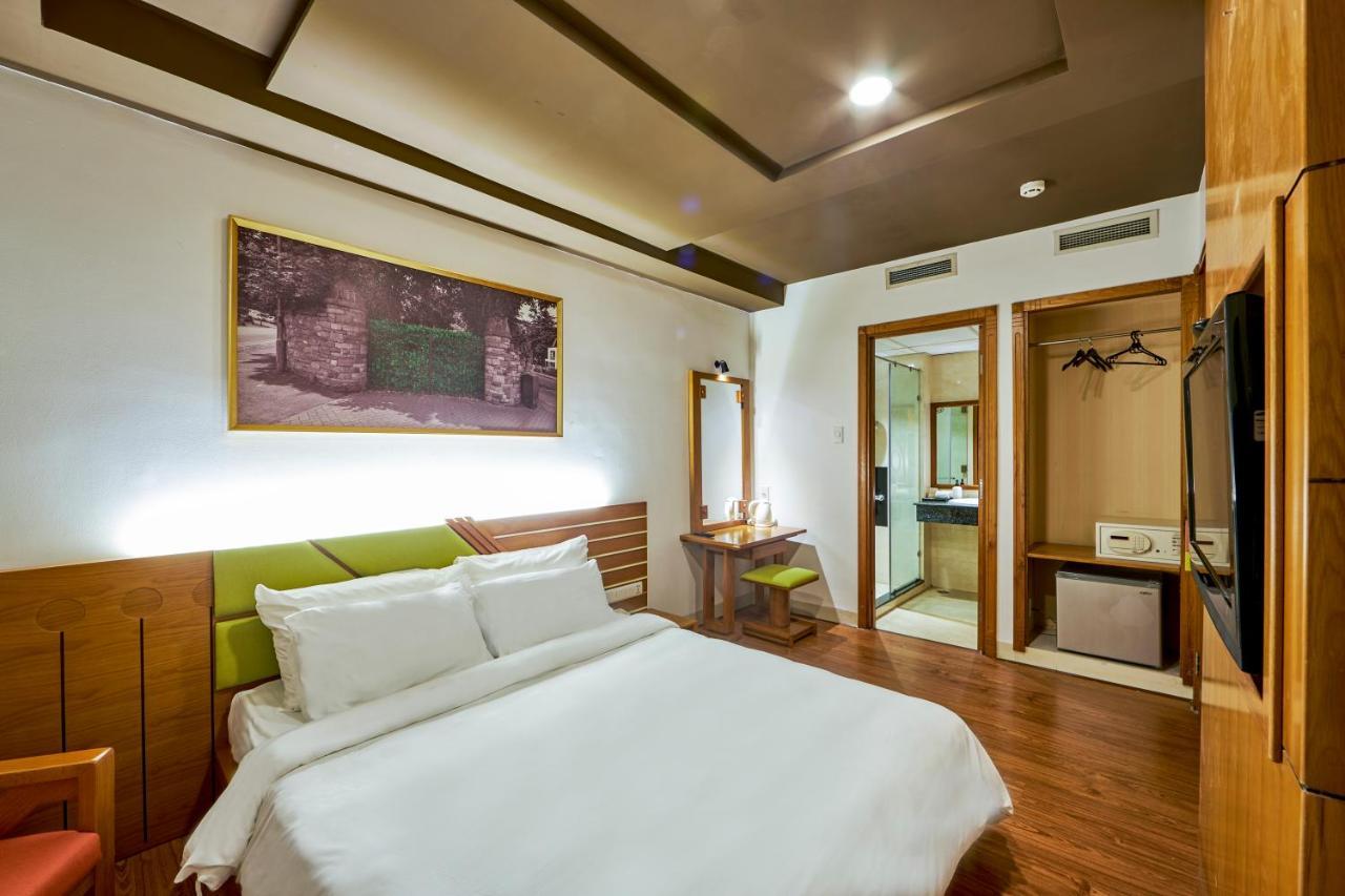 The Noble Swan Hotel Saigon Ho Chi Minh City Bagian luar foto